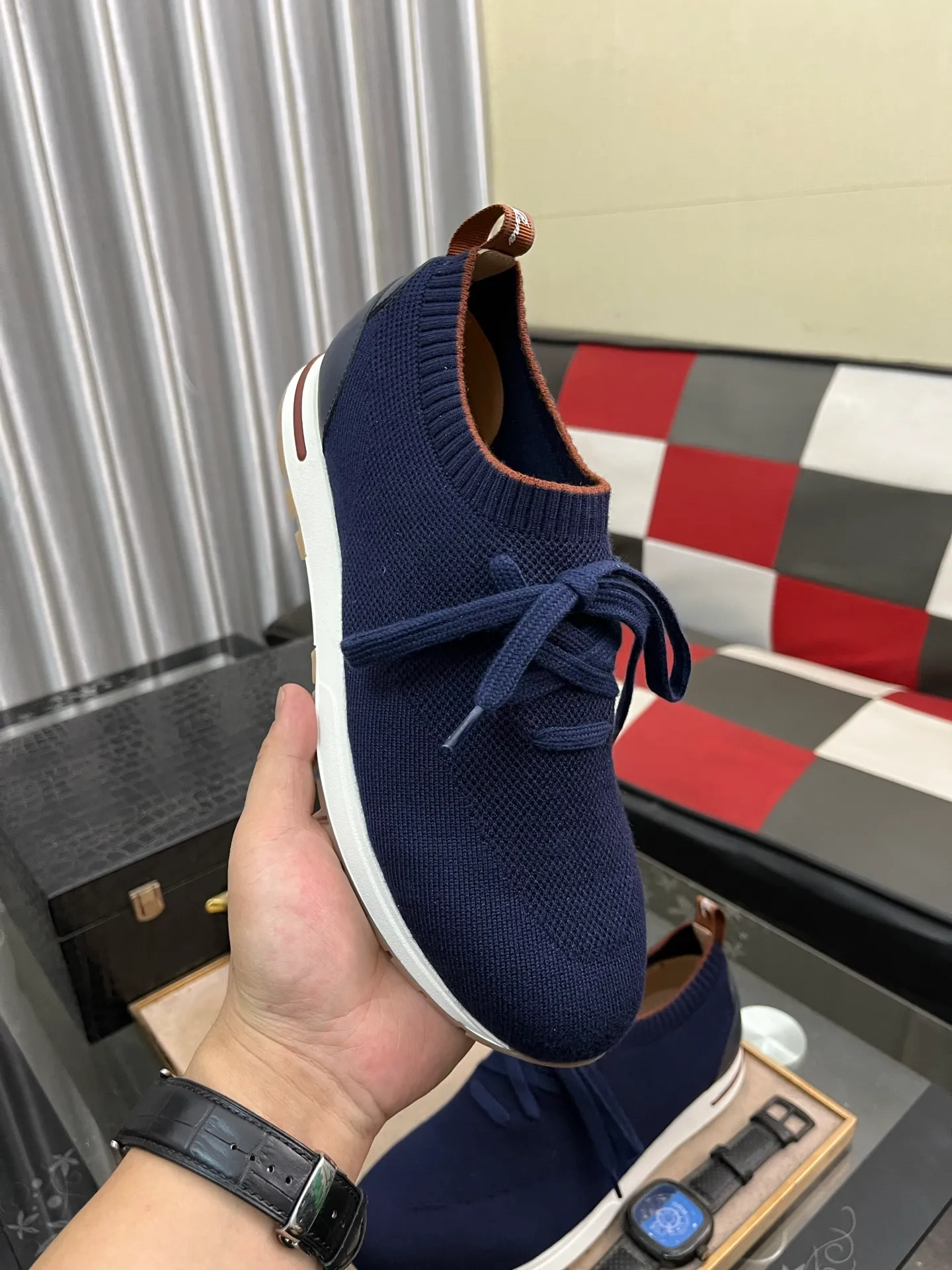 Men's shoes 💰420⌚️⌚️ (loro piana) new moccasin shoes official website original 1:1 mold opening, original quality 💯 fine workmanship, high-end luxury ☘ The upper is made of original waterproof treatment breathable fly-woven suede 🌴 luxury 🐂 leather lining 🍓 rubber wear-resistant outsole, size 38-44 (size 45 can be customized) 5️⃣ colors available